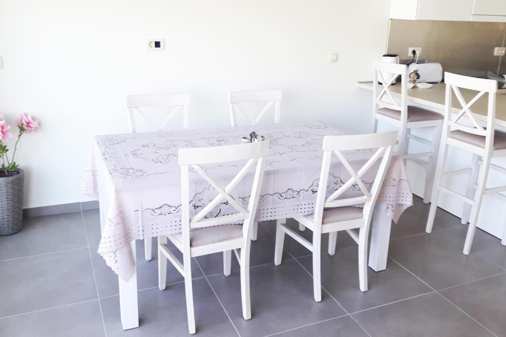 2Br Apartment With Pool 코토르 외부 사진