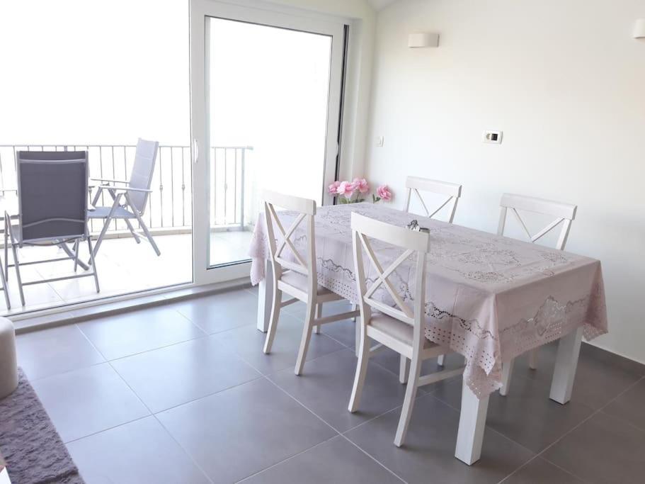 2Br Apartment With Pool 코토르 외부 사진