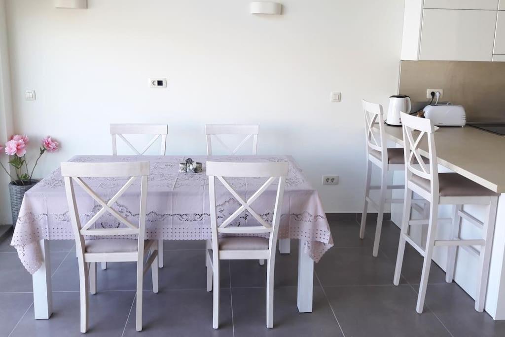 2Br Apartment With Pool 코토르 외부 사진