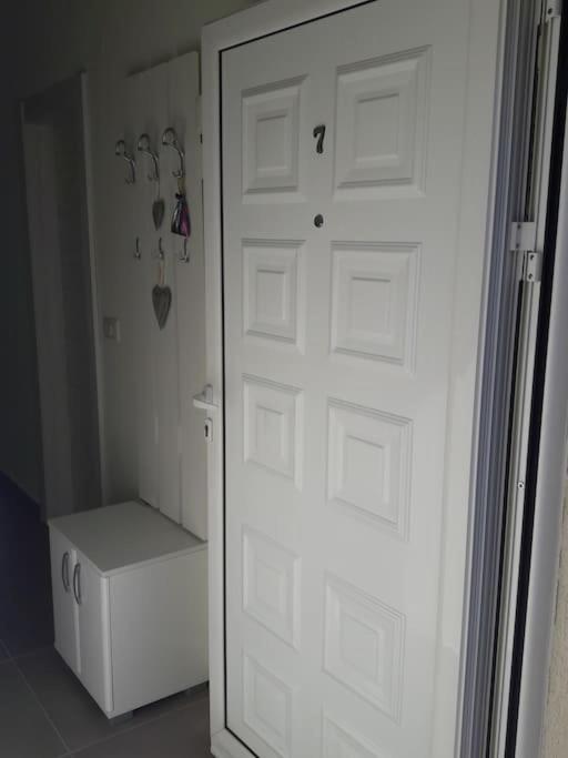2Br Apartment With Pool 코토르 외부 사진